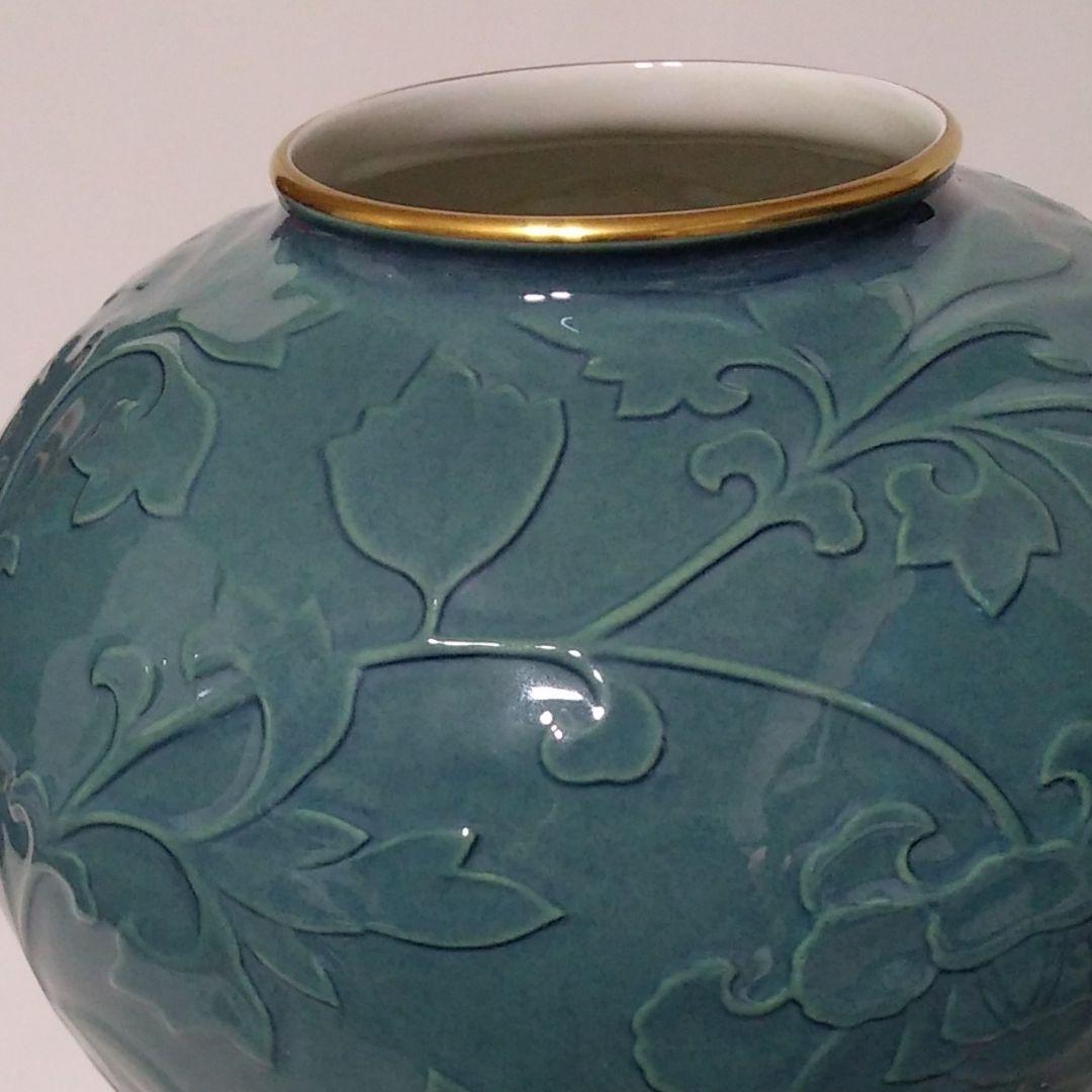 値引き中、深川製磁 美術有田焼 花瓶 呉須青磁牡丹彫刻 丸8号花生 未使用商品