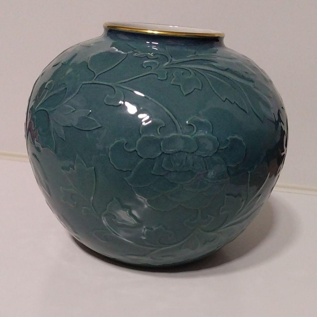値引き中、深川製磁 美術有田焼 花瓶 呉須青磁牡丹彫刻 丸8号花生 未使用商品