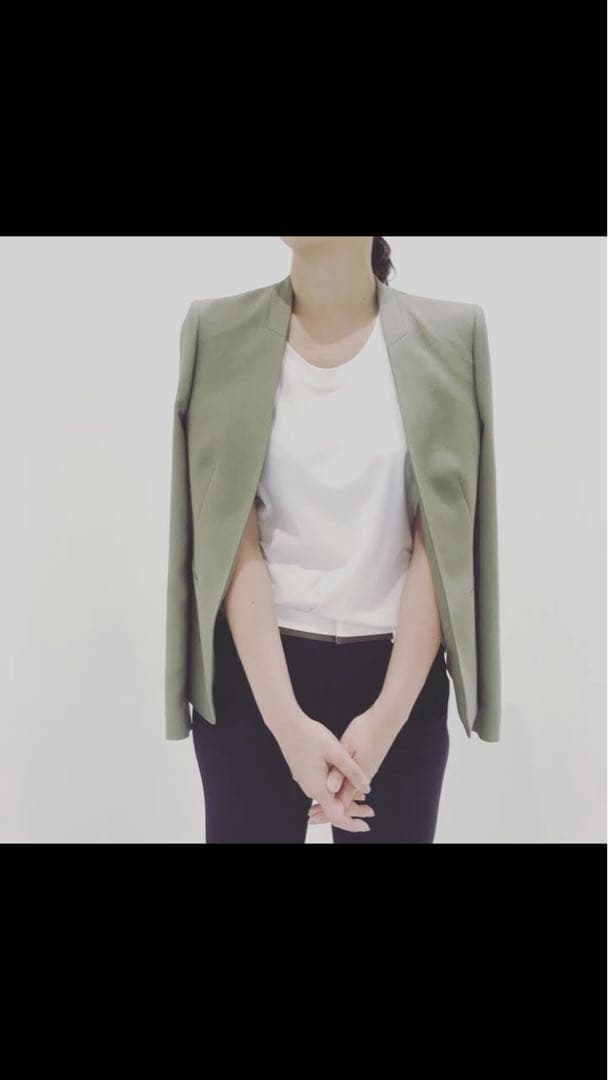 〓BEIGE,〓 khaki ノーカラー ボタンレス セットアップ スーツ