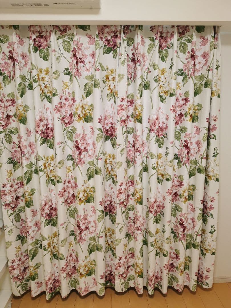 【ディズニー】厚地遮光カーテン・アジサイ「ふしぎの国のアリス」