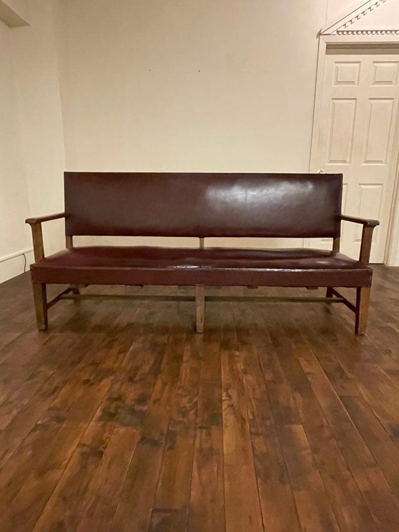 昭和レトロ　診療所の待合室　長椅子