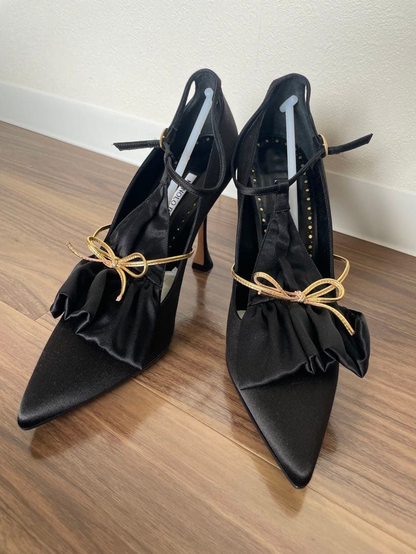 MANOLO BLAHNIK(マノロブラニク) ブラック　パンプス