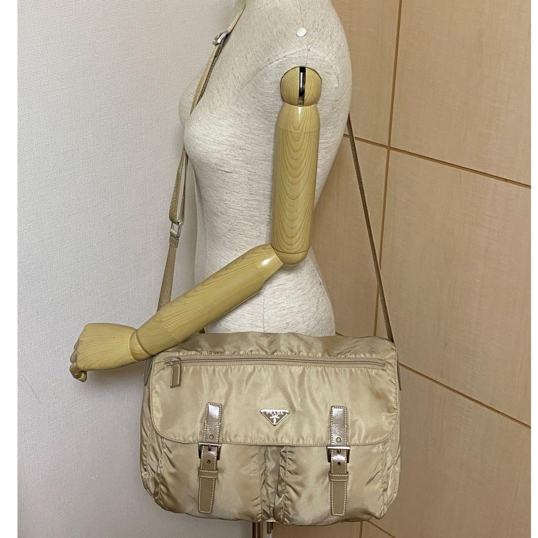 PRADA ショルダーバッグ　ベージュ　テスート　三角ロゴメッセンジャー男女兼用