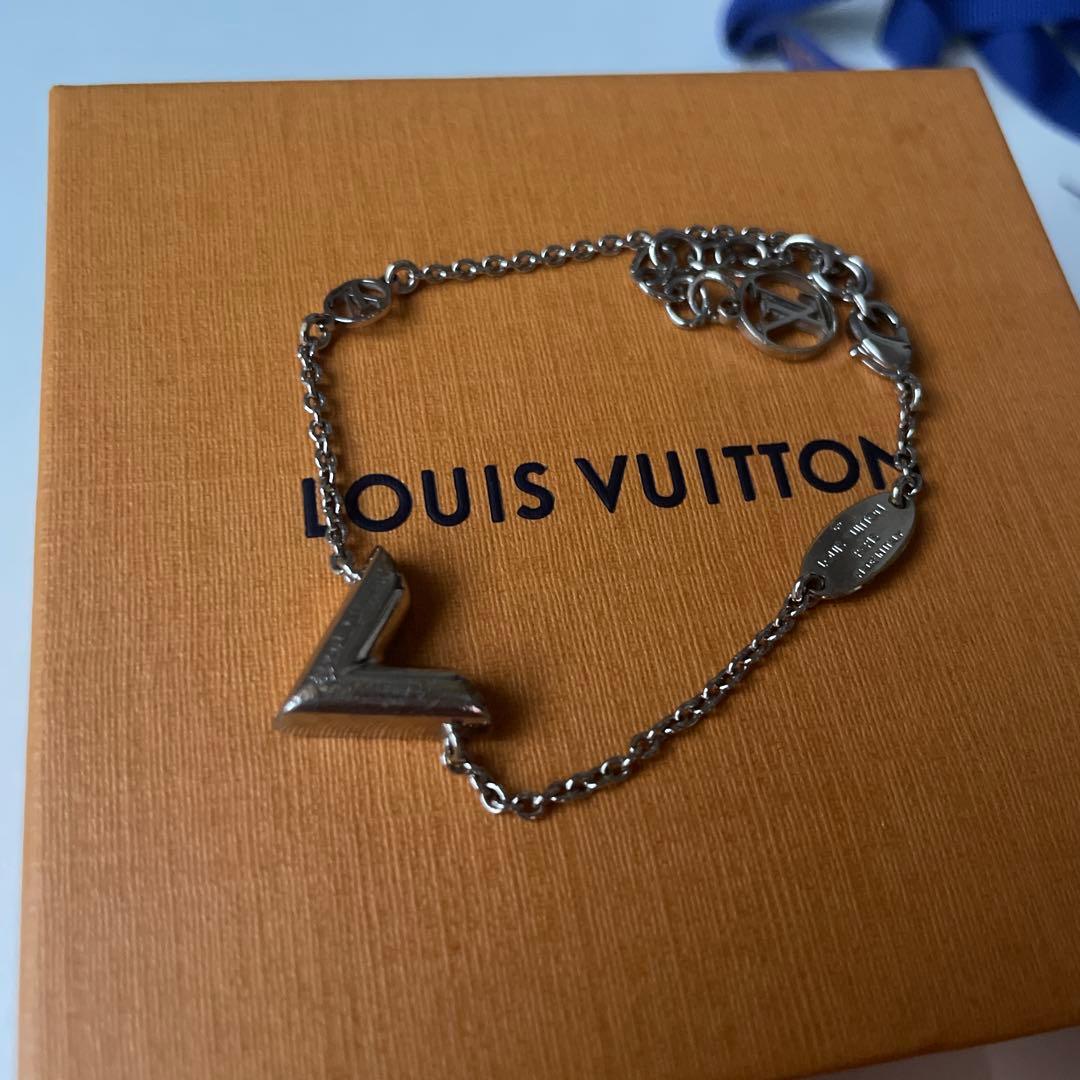 Louis Vuitton シルバー V字ブレスレット