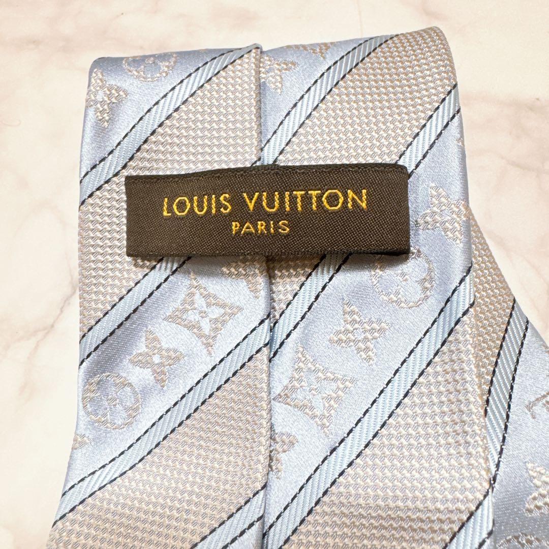 LOUIS VUITTON ライトブルー ネクタイ　モノグラム　レジメンタル
