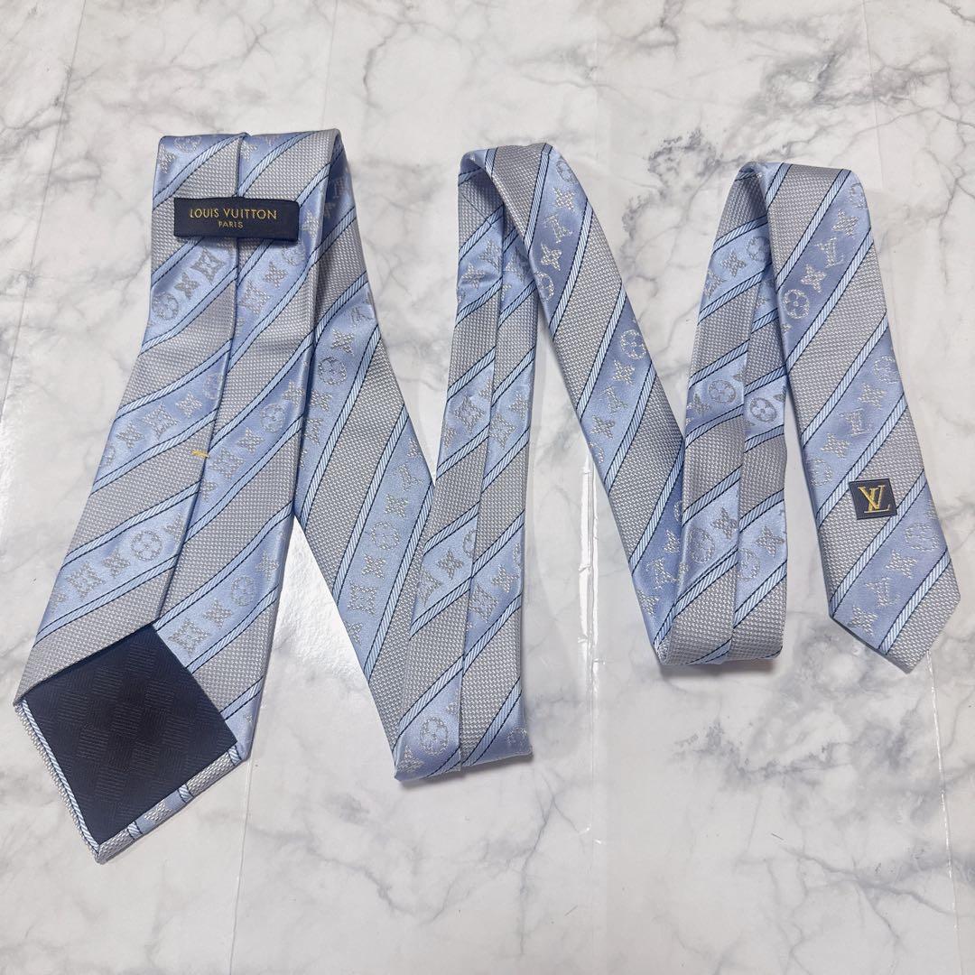 LOUIS VUITTON ライトブルー ネクタイ　モノグラム　レジメンタル