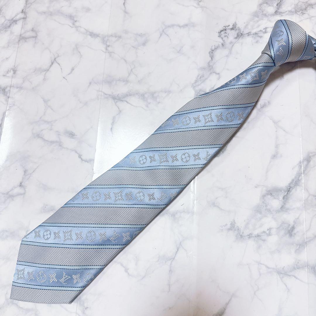 LOUIS VUITTON ライトブルー ネクタイ　モノグラム　レジメンタル