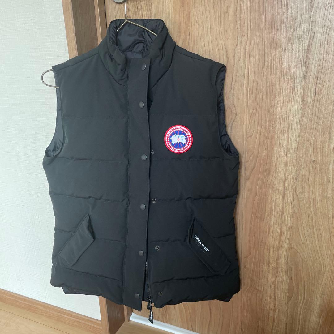 美品　  ブラックダウンベスト