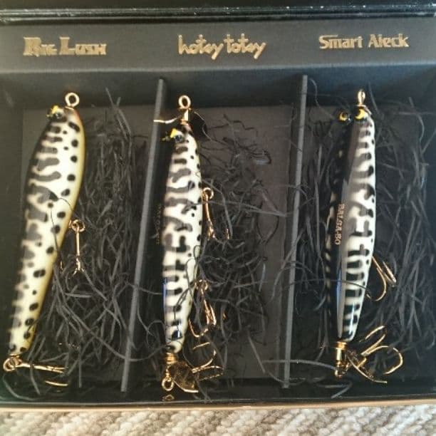 釣り フィッシング ルアー SAURUS ザウルス １０周年