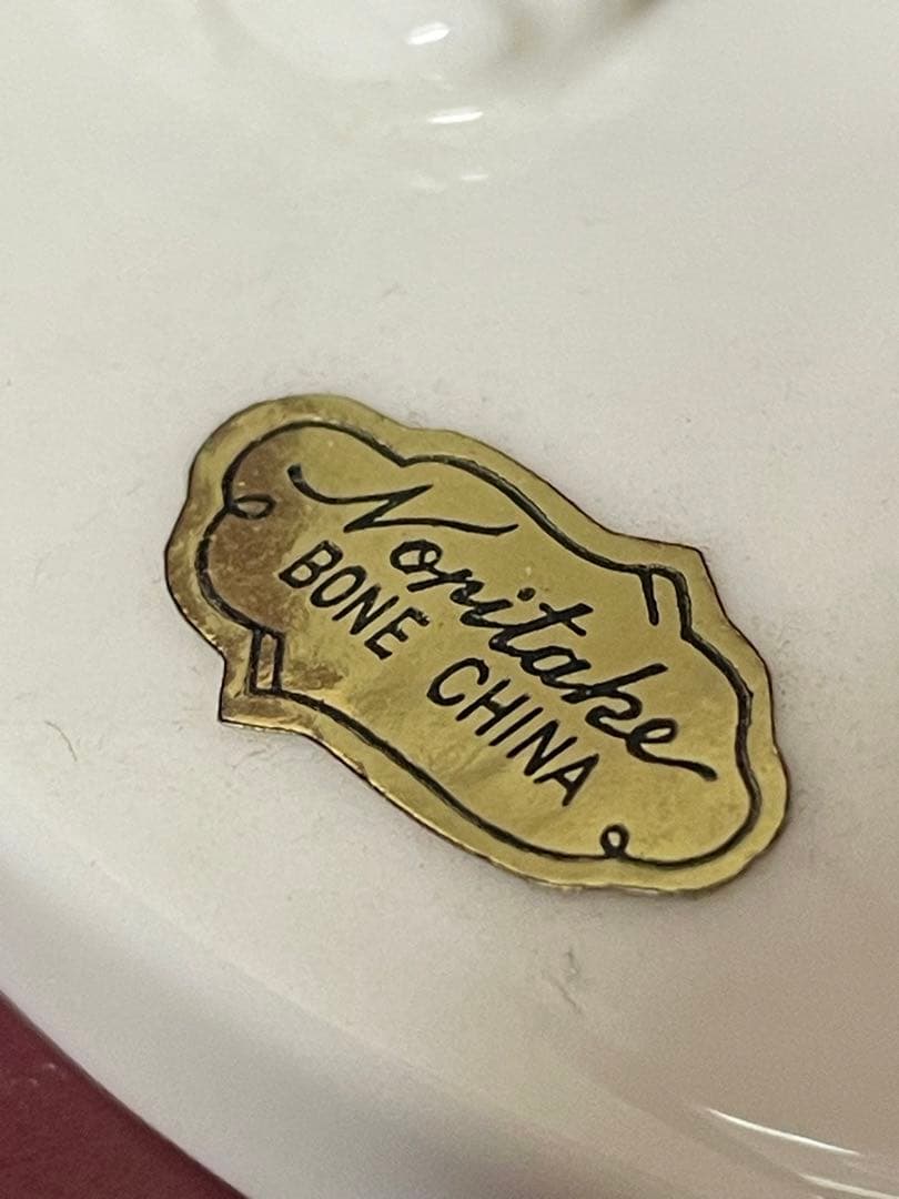 m@オールド★プレミアノリタケ / ボーンチャイナ薪持女性のフィギュリンH23