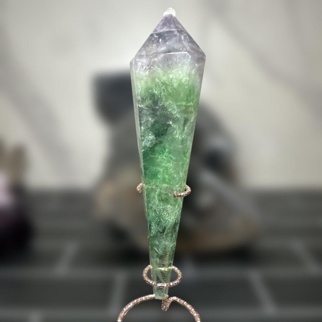 【高品質】高透明 フローライト ポイント 8cm スタンド付 原石