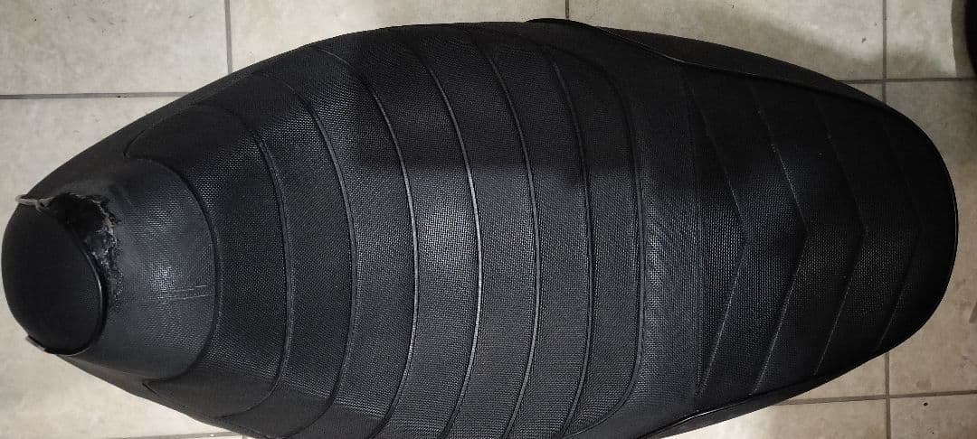 【送料込み】シグナスX 3型DCR製のローダウンシート（タックロールタイプ）