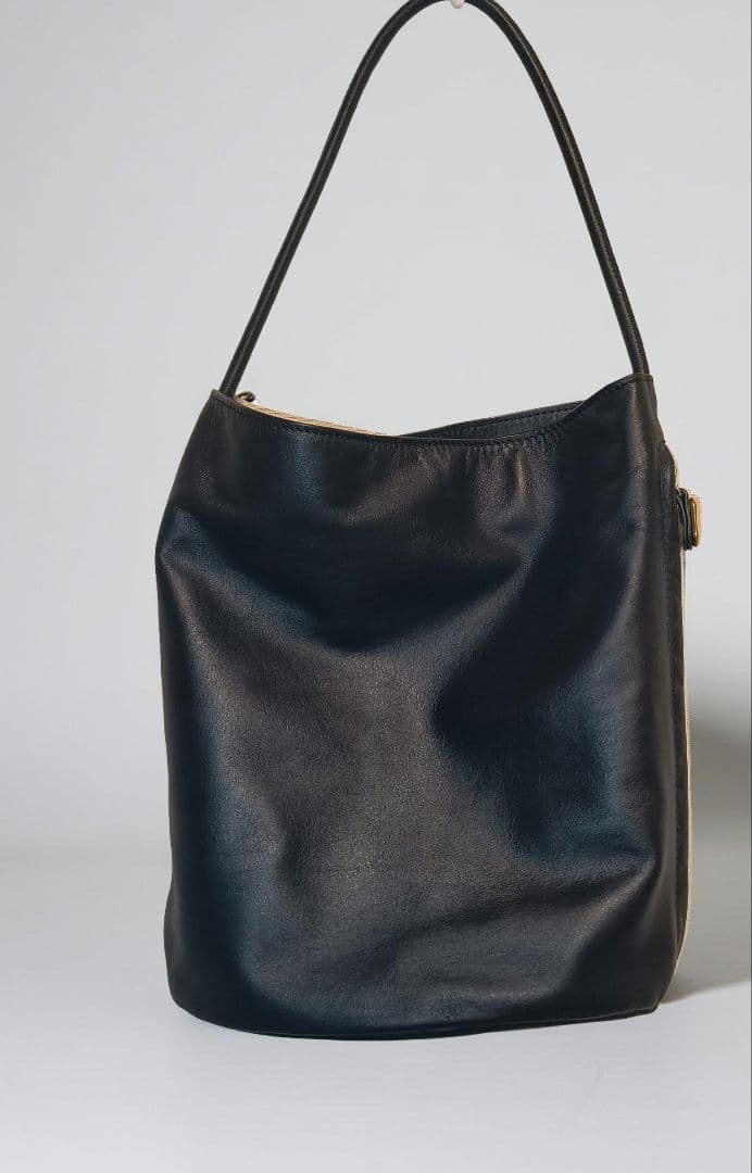 完売品　gemeil ジェムイル　バケットトート　　ショルダーバッグ　本革