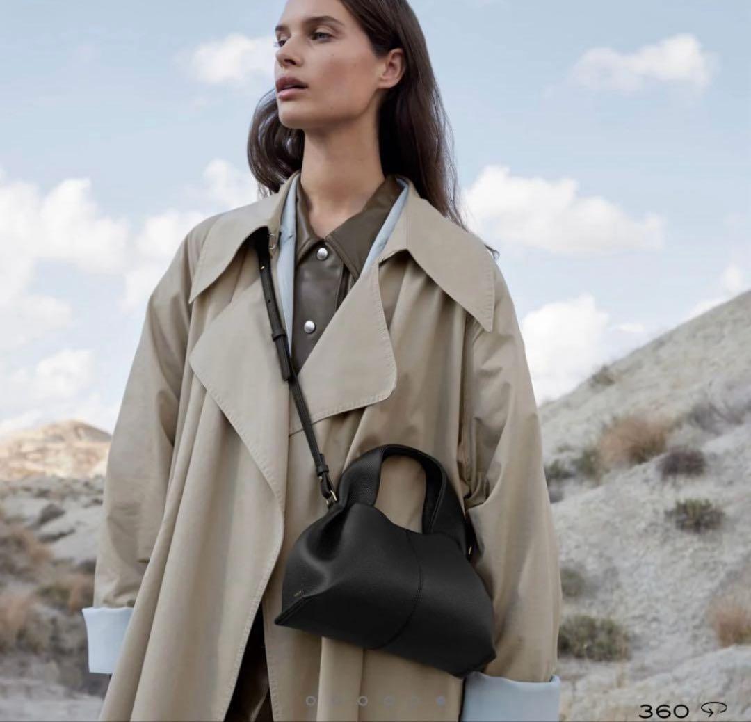 POLÈNE ブラックレザーショルダーバッグ