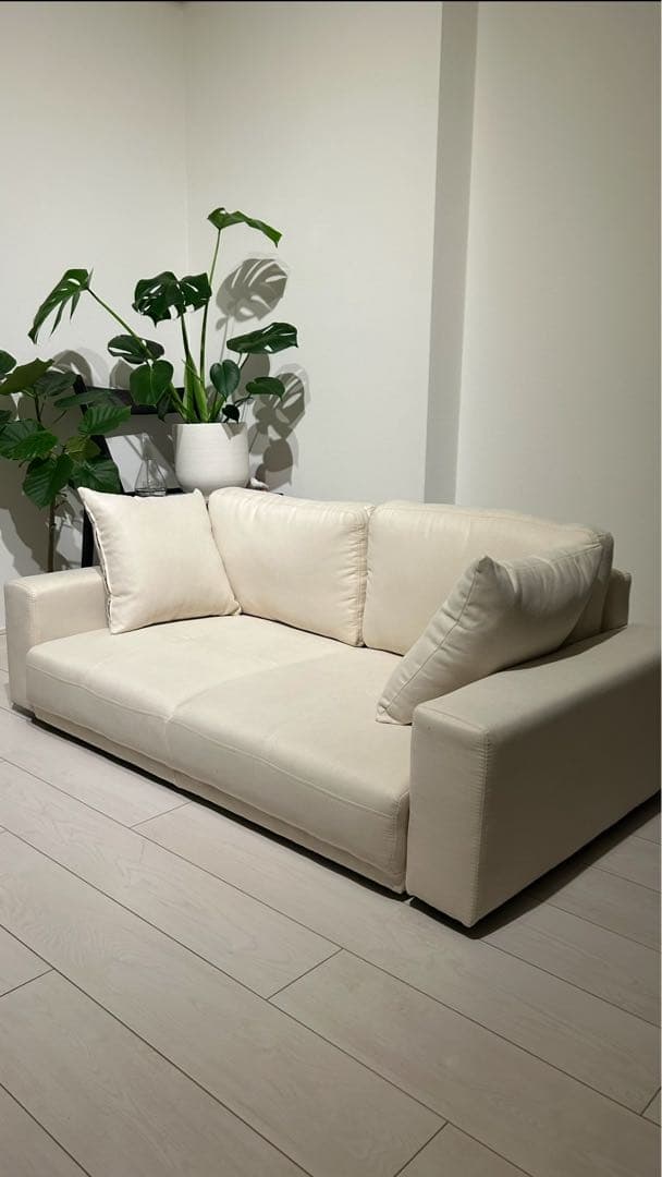 Lottie 2人掛けソファ ホワイト クッション付