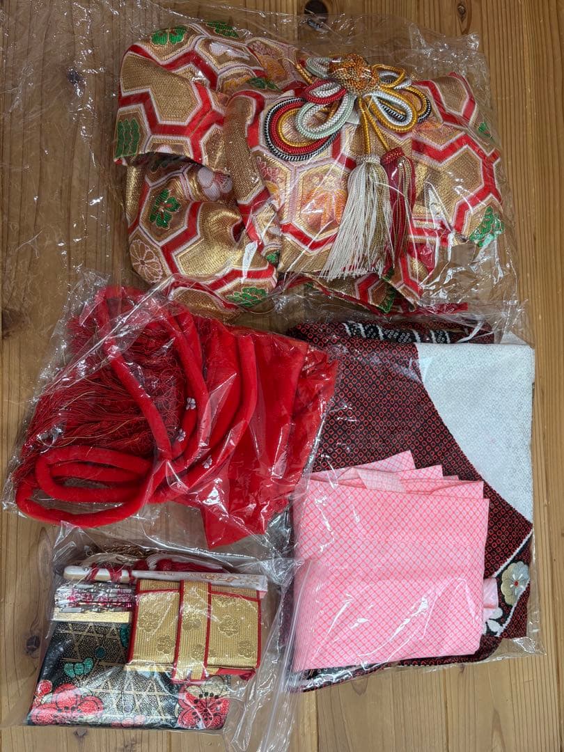 【 美品 】七五三　着物　女の子　7歳　セット　古典柄　ゴールド　赤　おしゃれ