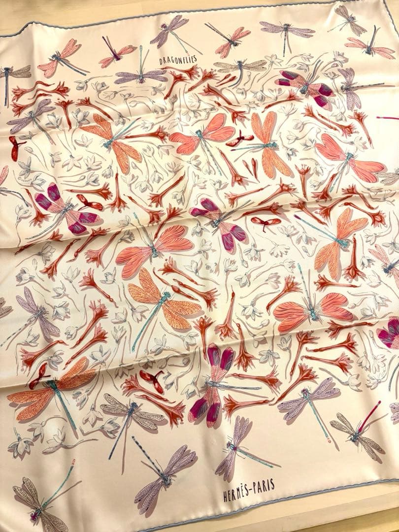 HERMÈS トンボと花のスカーフ