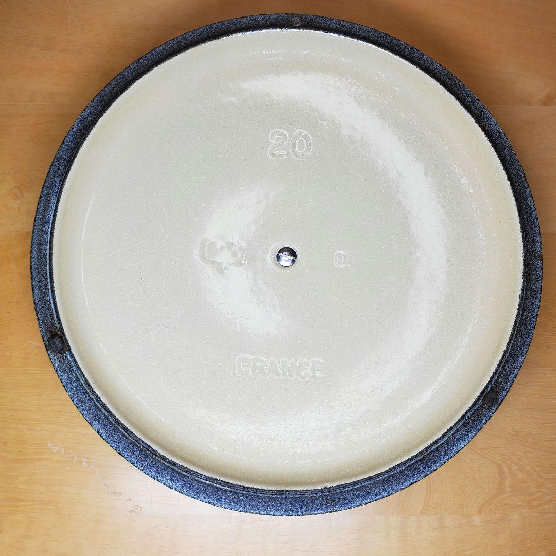 ☆値下げ中☆ル・クルーゼ　ココットロンド　フルーツグリーン　キウイ 20cm