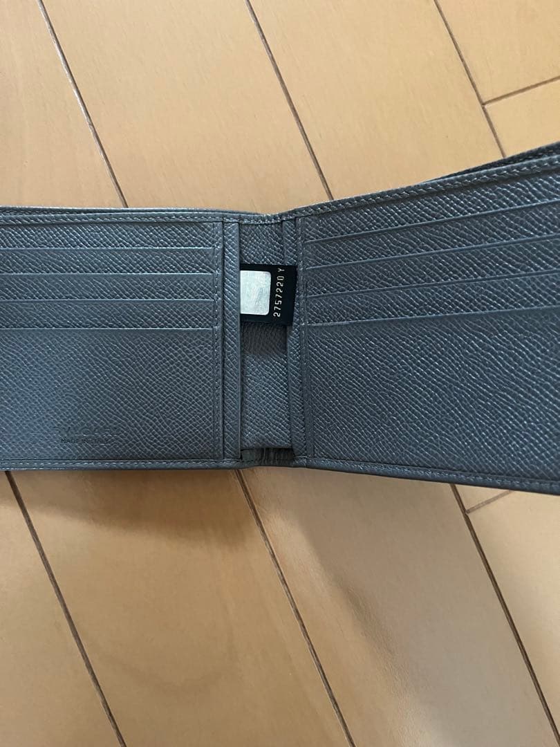 グレー レザー 二つ折り財布ブルガリ
