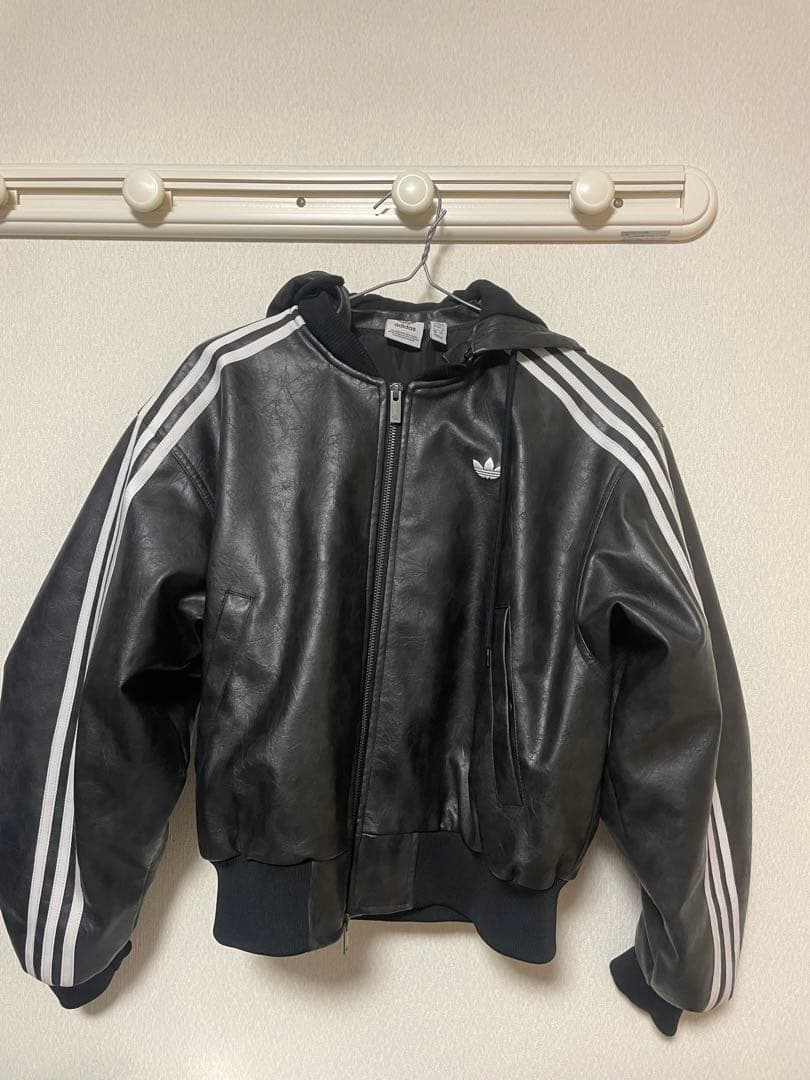 adidas フード付きレザージャケット