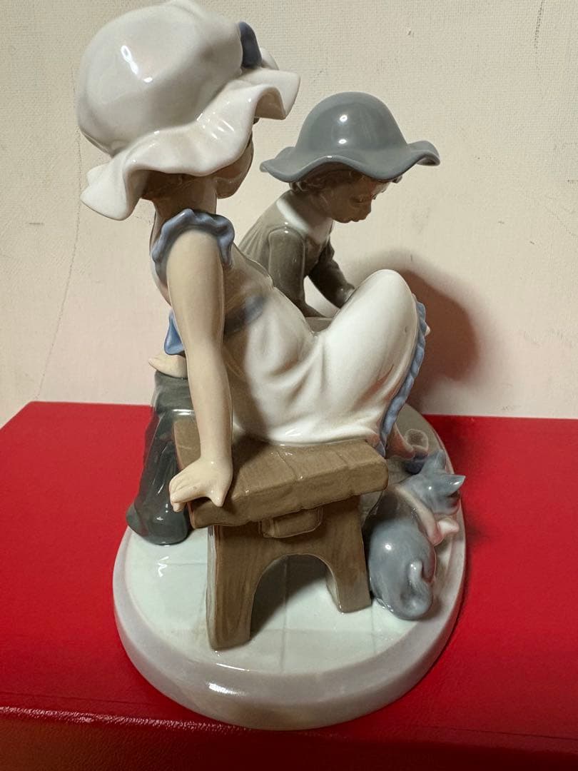 LLADRO リヤドロ　子供と猫のフィギュア
