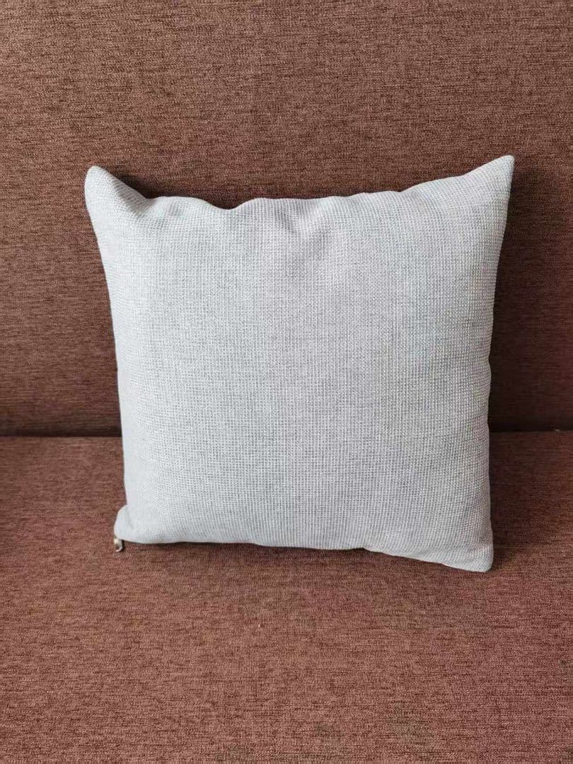 ライトグレーのスクエアクッション