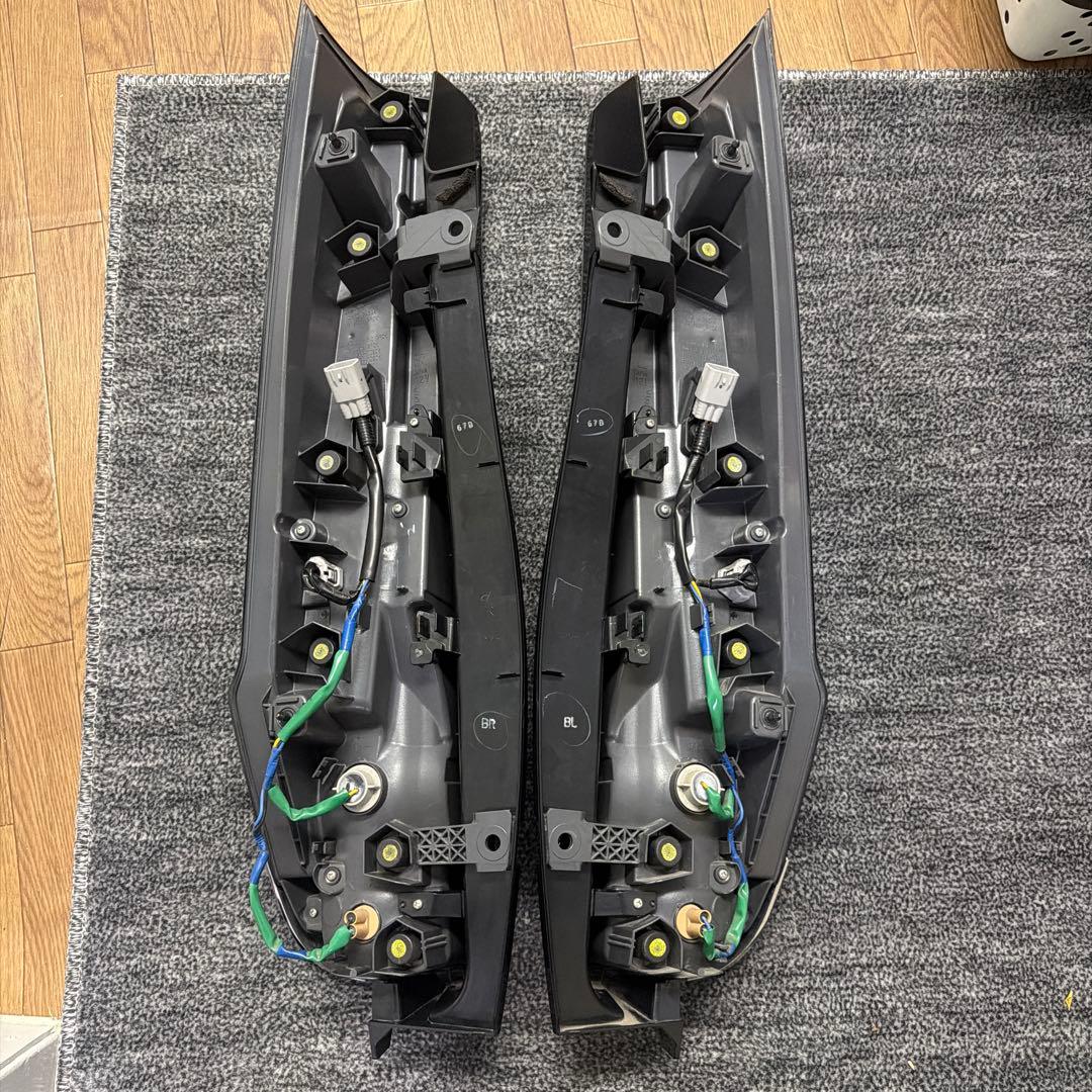 80系 ヴォクシー テールランプセット