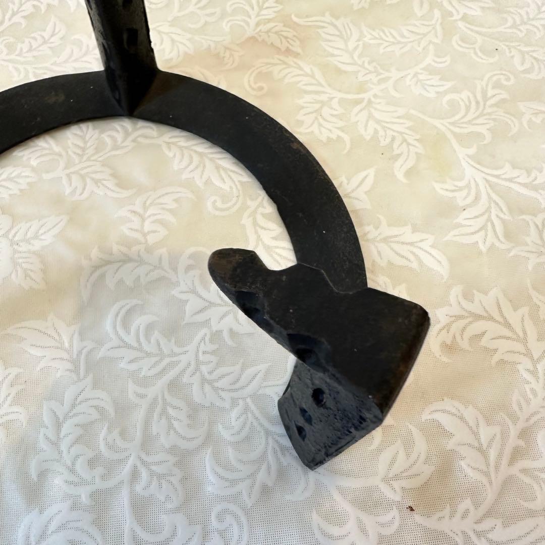 ♦︎未使用品♦︎ 虫喰い 五徳　三つ足　鉄鋳物　茶道具　風炉用