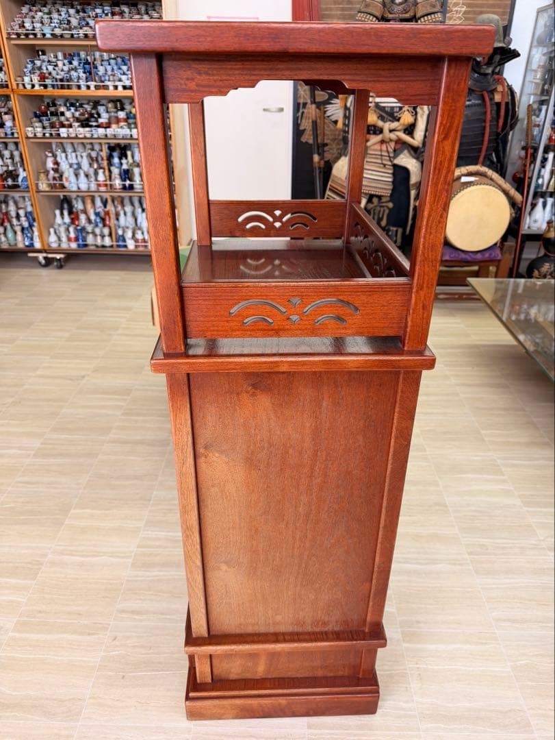 木製ラック 彫刻入り 収納付き