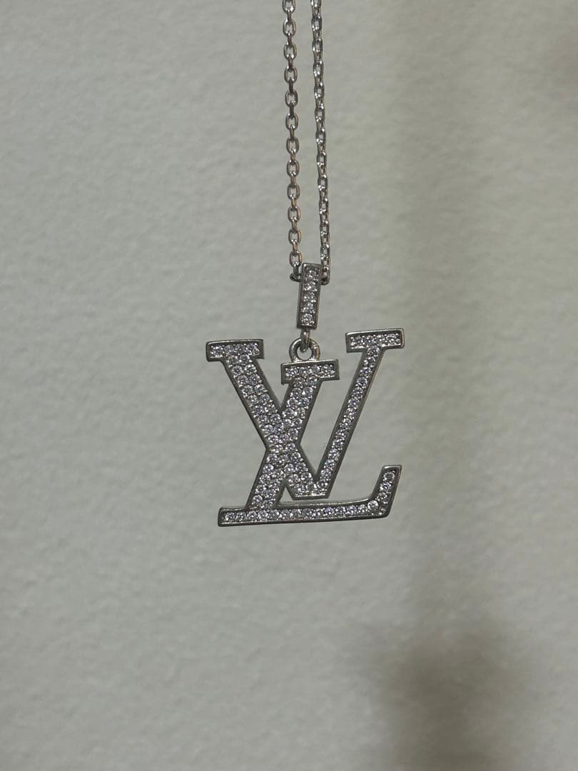 Louis Vuitton LVロゴ ネックレス