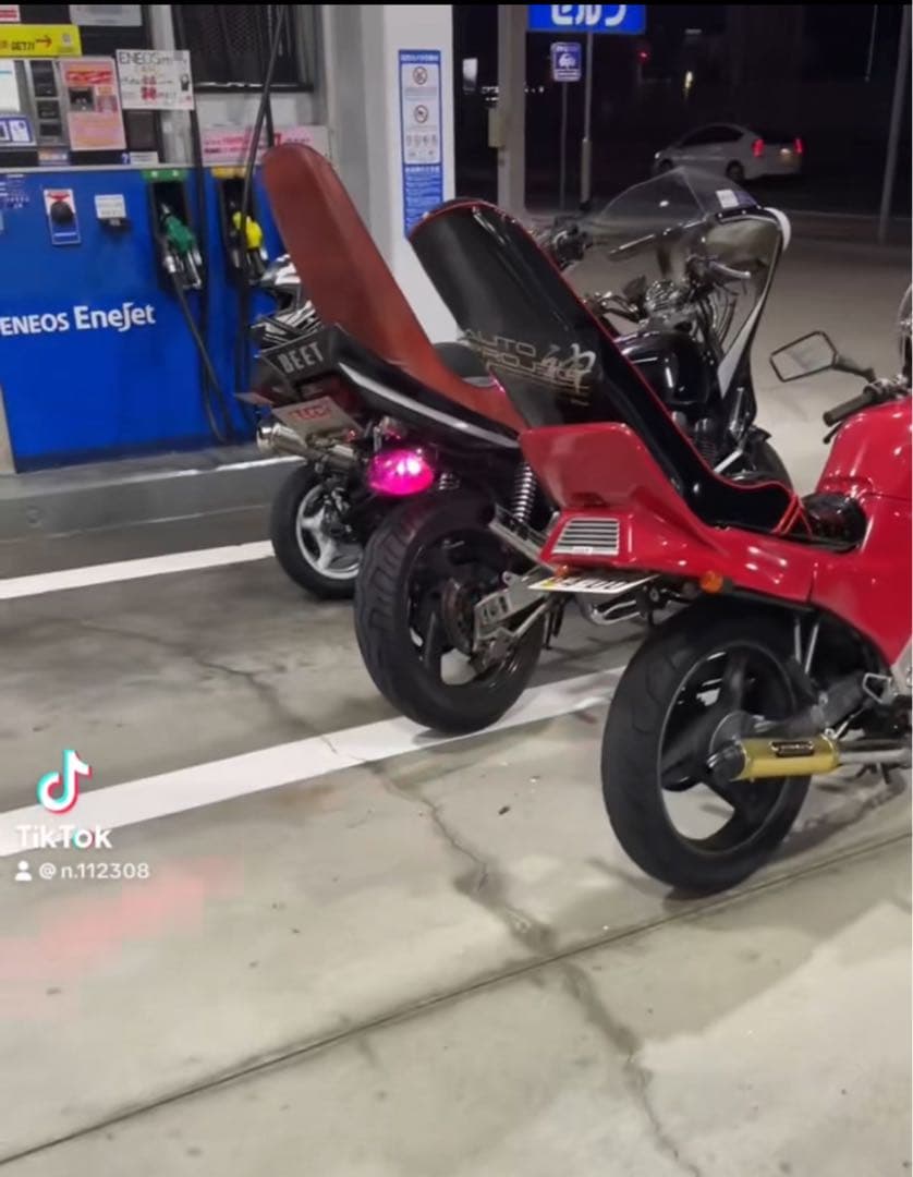 ジェイド三段シート タックロール