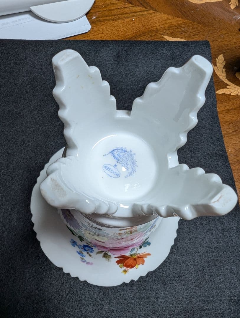 花柄陶磁器花瓶 足付き