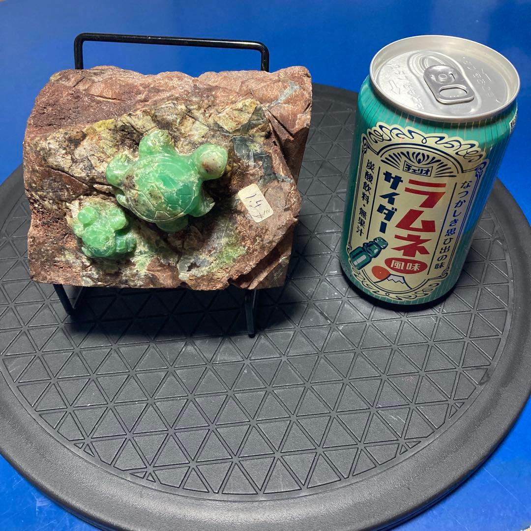 クリソプレーズの彫刻品　美しい色合いの親子亀　オーストラリアヒスイ　翡翠　観賞石