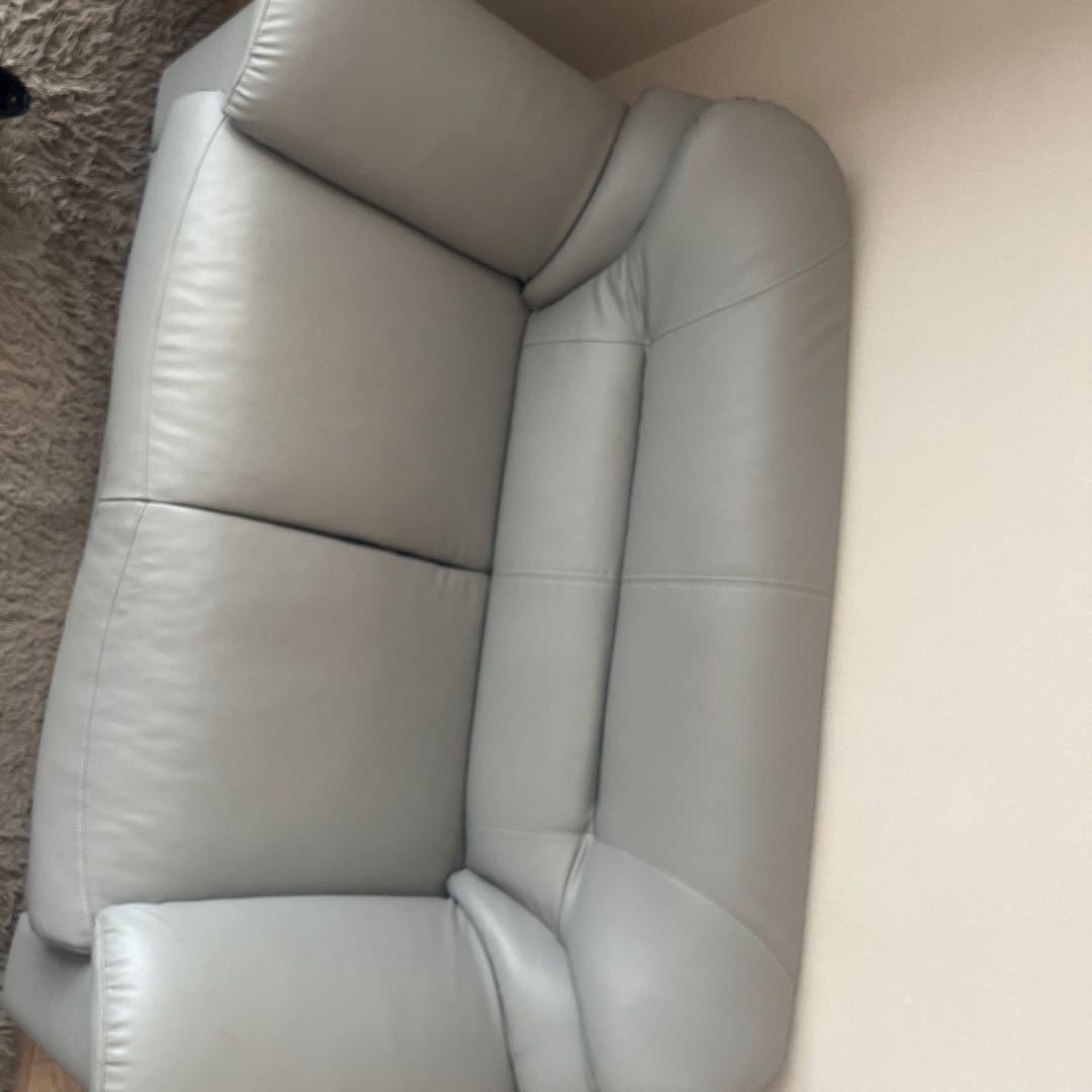 グレー合成皮革2人掛けソファ