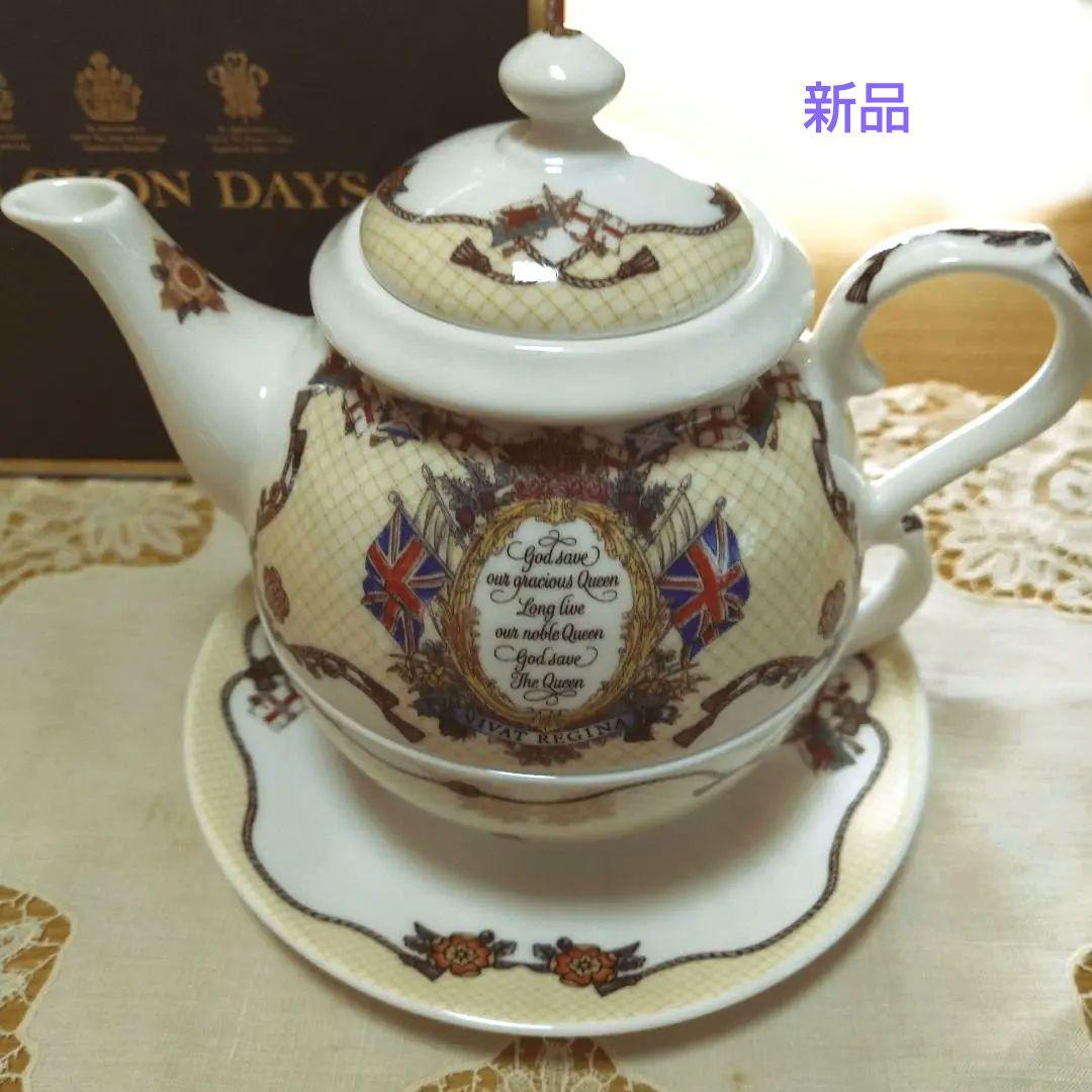 新品 英国ハルシオンデイズ エリザベス女王陛下万歳 ティーフォーワン