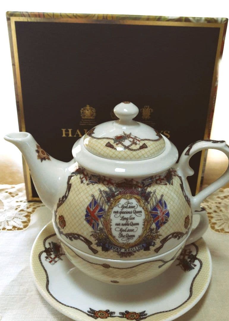 新品 英国ハルシオンデイズ エリザベス女王陛下万歳 ティーフォーワン