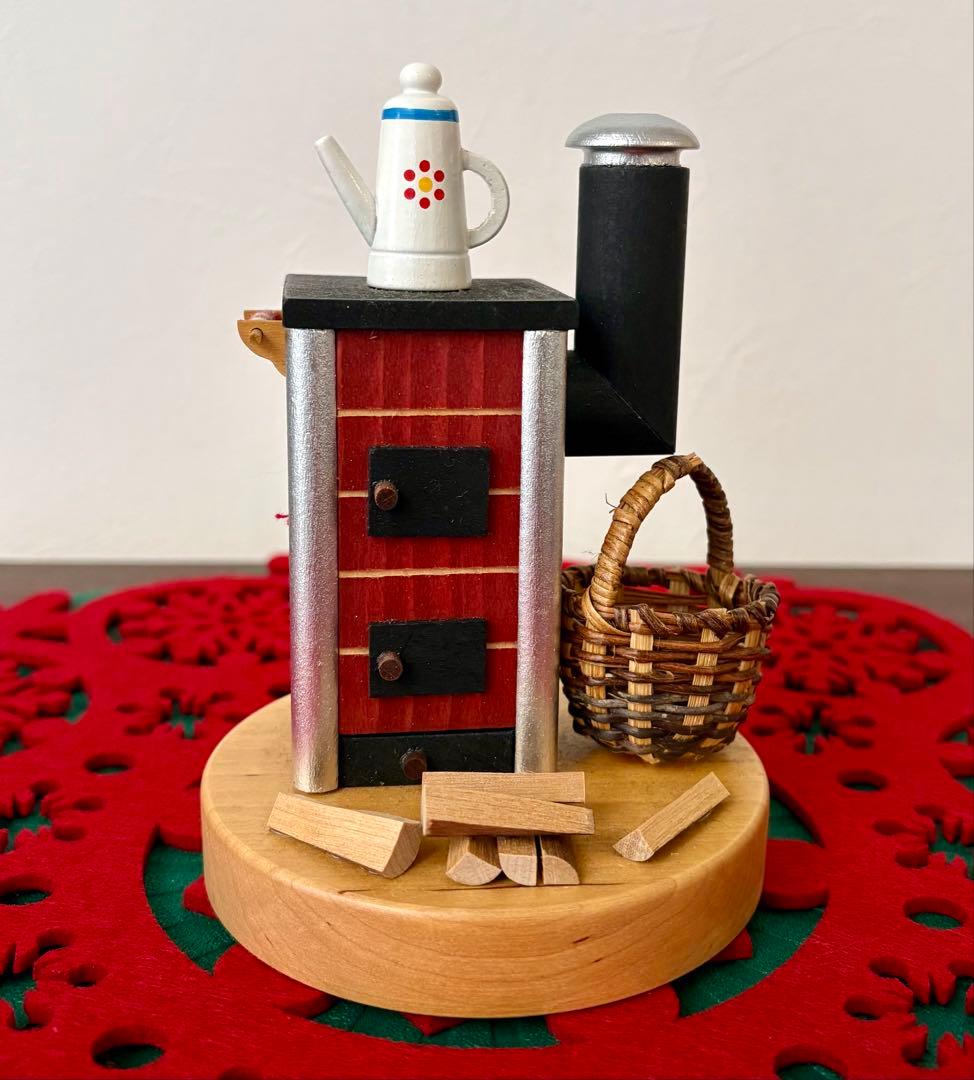 ドイツ製　木製煙出しストーブ型置物　クリスマス