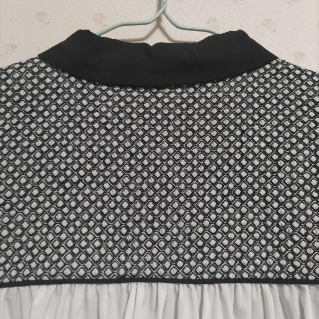 【新品未使用】白黒エンブロイダリーコンビショートスリーブブラウス