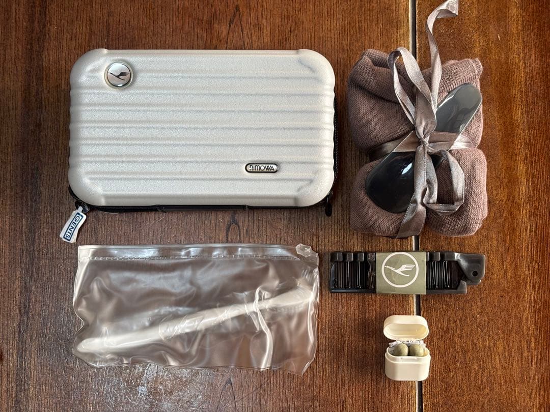 [希少色]ホワイトシルバーRIMOWA ルフトハンザ×リモワ アメニティ　ポーチ