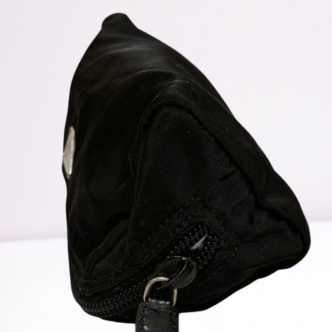【正規品】プラダ PRADA ポーチ 小物入れ 三角ロゴ ナイロン 黒 カード付