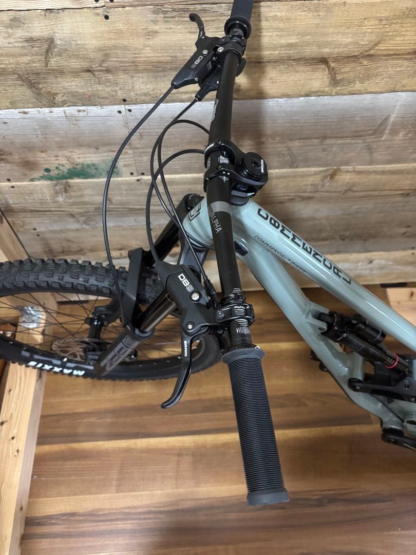 【新品同様】COMMENCAL CLASH RIDE 2025 パイライトグレー