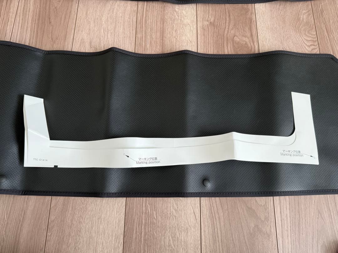ランクル200 純正テールゲートマット