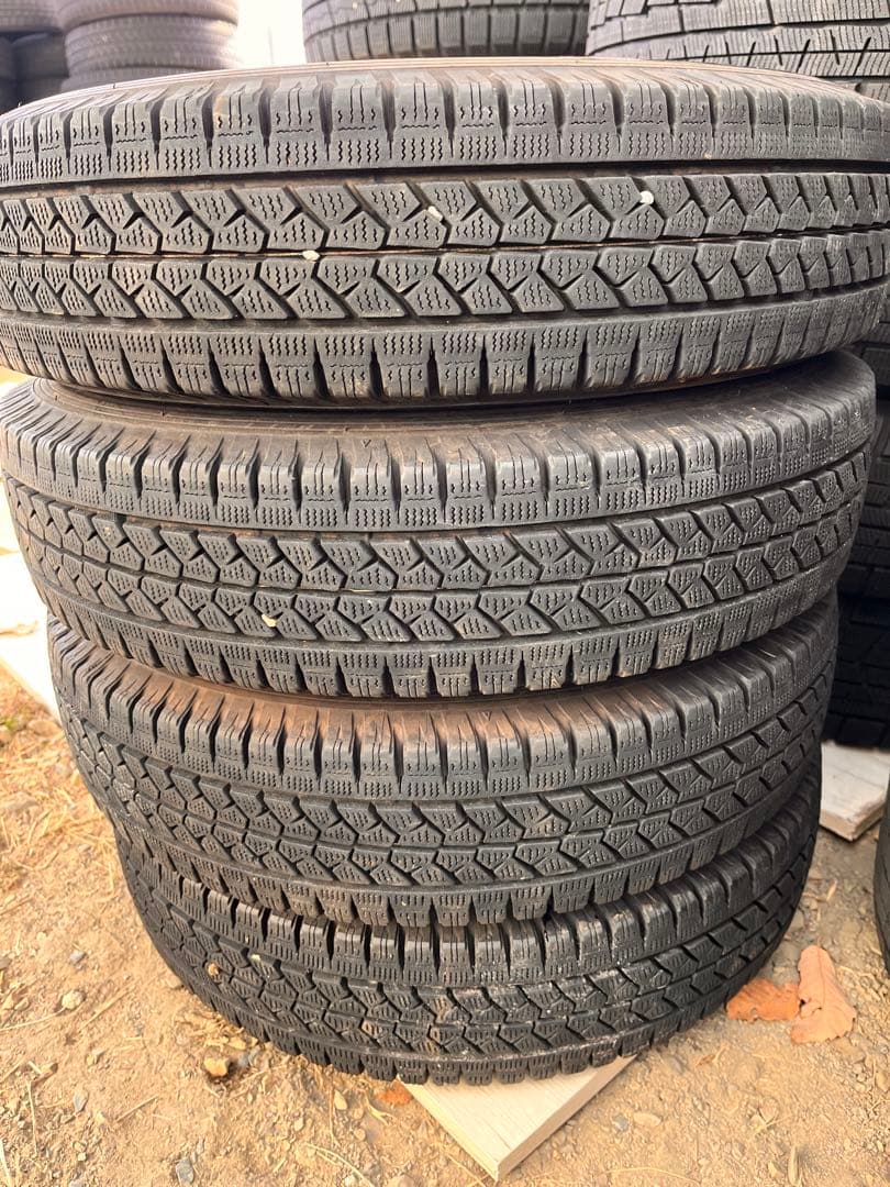 145R13 LIGHT TRUCKブリヂストン　スタッドレス　4本セット