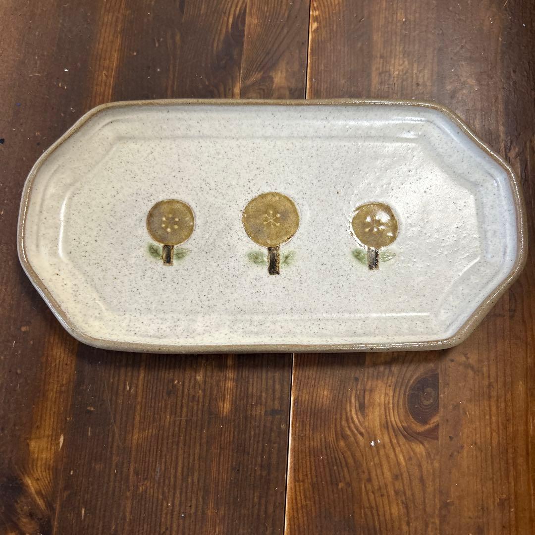 作家　陶芸作家　八角長皿　花模様　お揃いバッチ