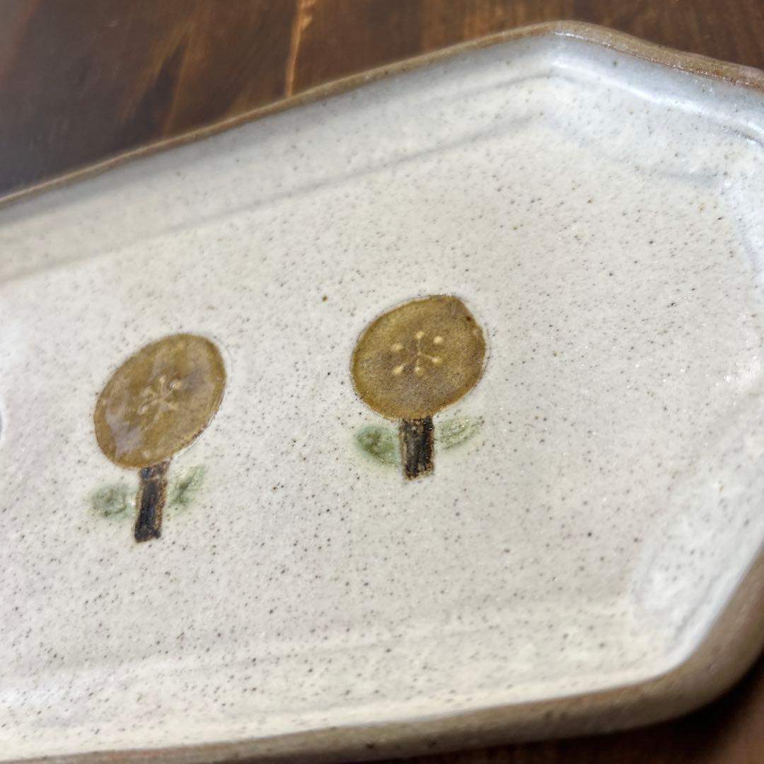 作家　陶芸作家　八角長皿　花模様　お揃いバッチ