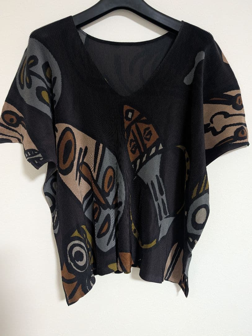 【美品】プリーツプリーズ イッセイミヤケ Vネック 半袖トップス 未使用品