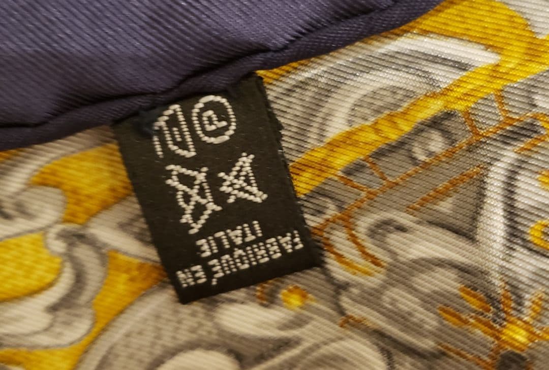 【美品】LOEWE 　ロエベ　ヴィンテージ　シルク100%　大判　イタリア製