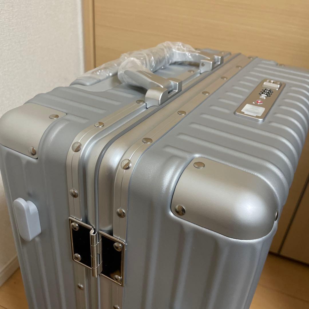 リベティ 多機能スーツケース マットシルバー Sサイズ 新品未使用