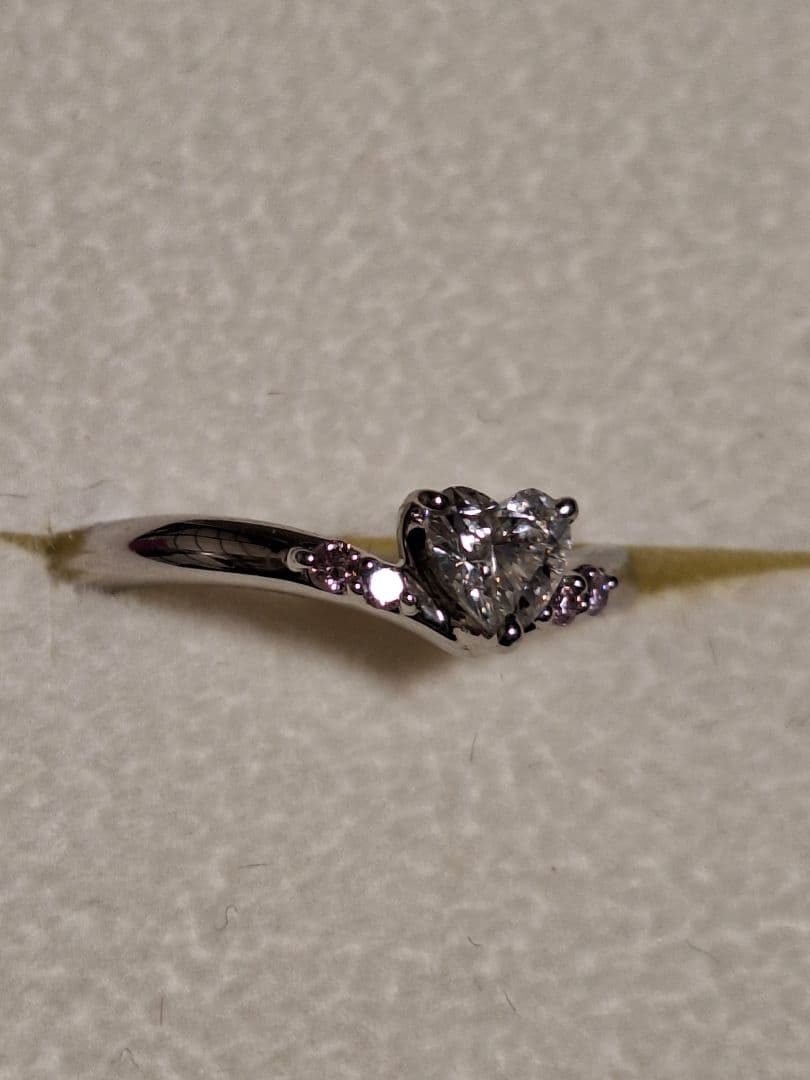 モリモリサマンサティアラの可愛いハートシェイプPt950ダイヤリング 9号