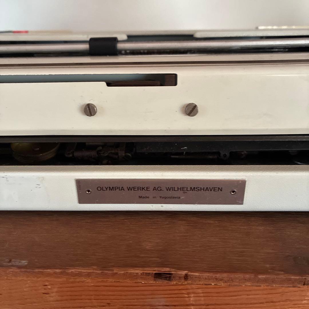 オリンピア　タイプライター トラベラー　Olympia Traveller☆